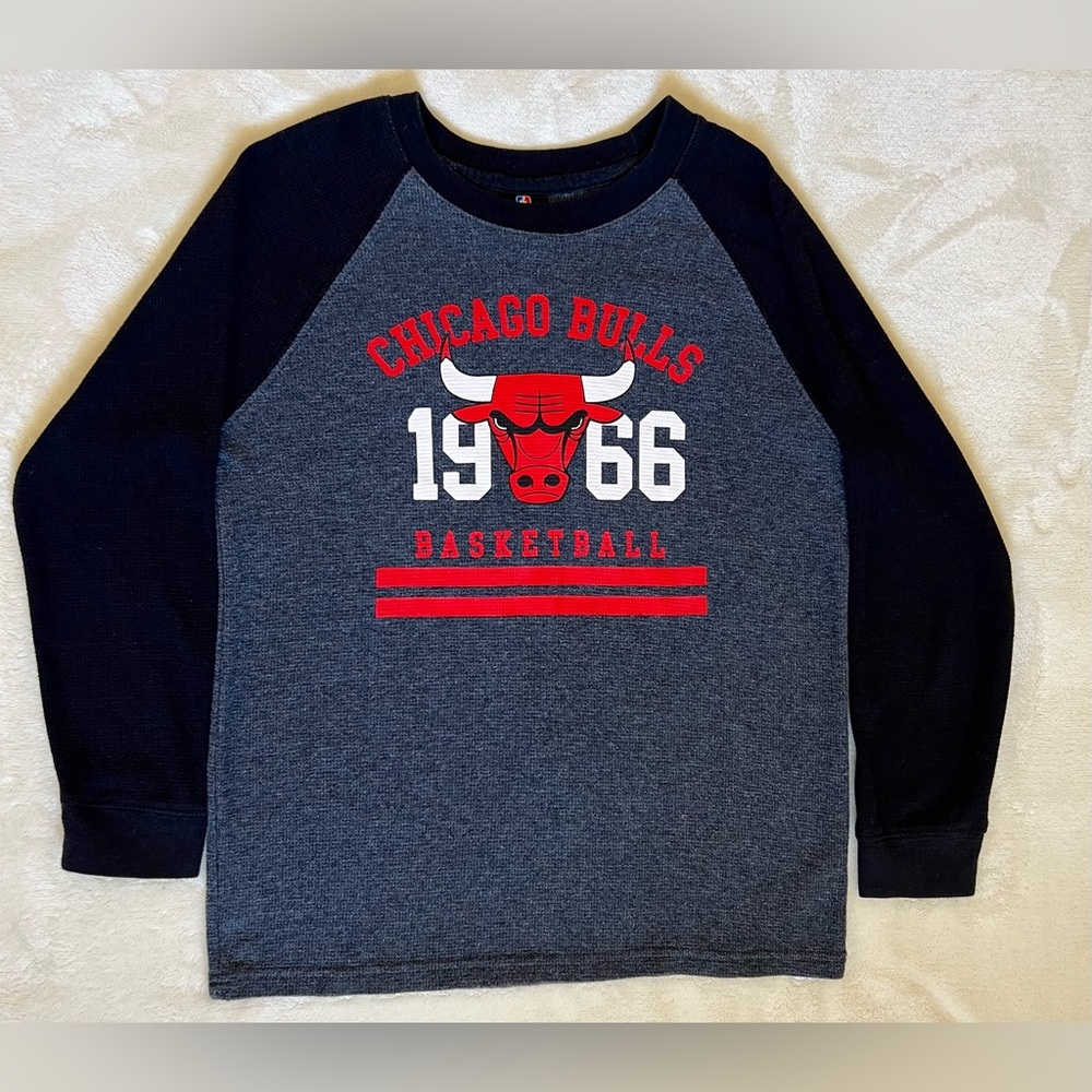 YOUTH CHICAGO BULLS LONG SLEEVE SHIRT L (14/16) *USED*